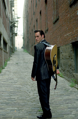 Walk The Line-7-300-Joaquin Phoenix
